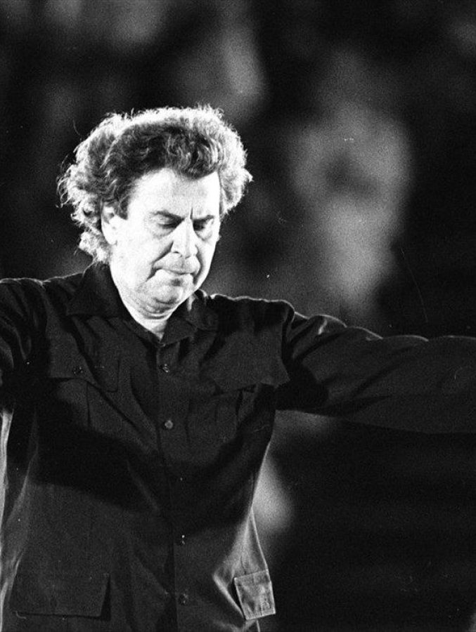 mikis-theodorakis-1983